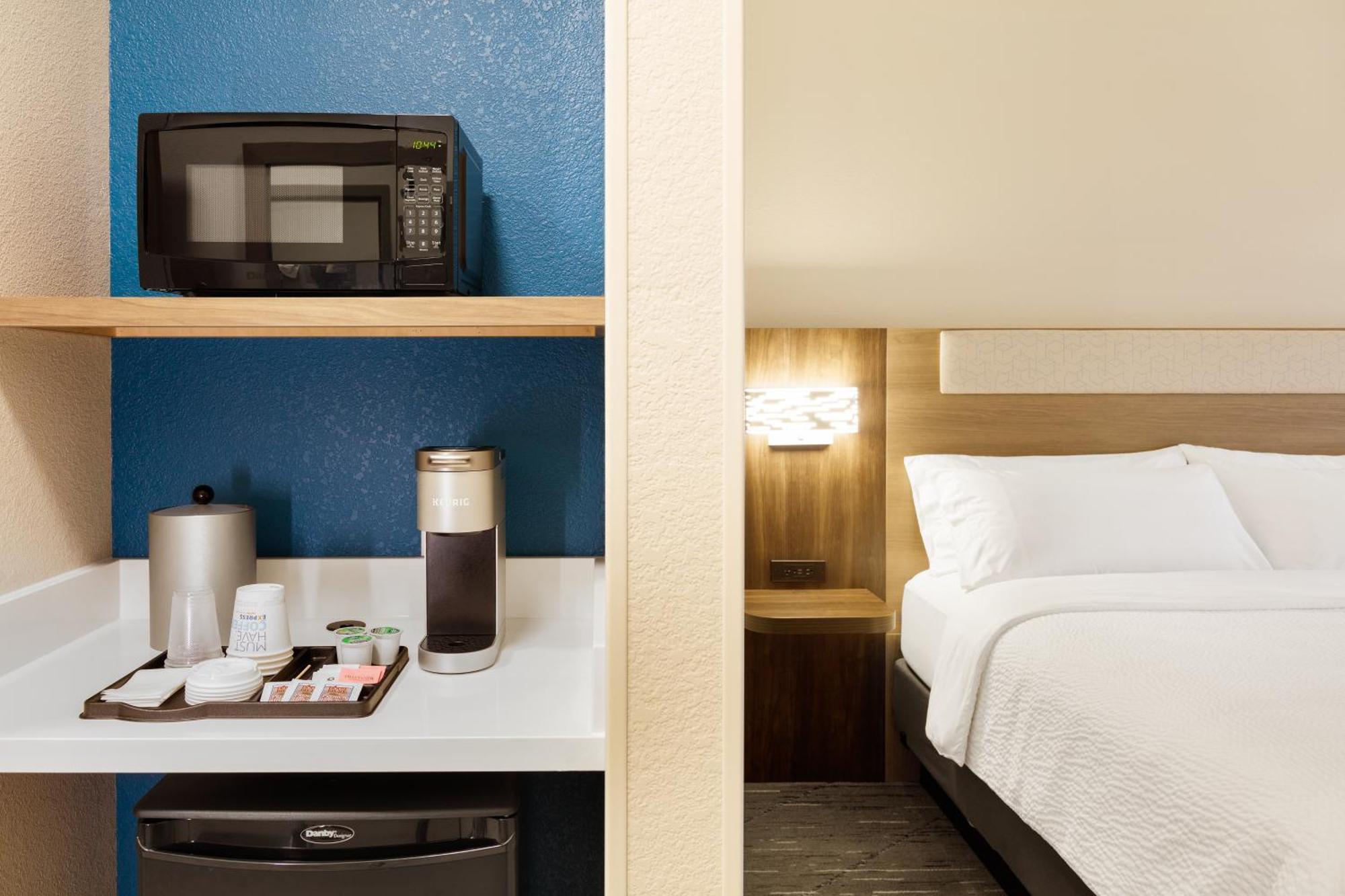 Holiday Inn Express Hotel & Suites Sanford By Ihg Exterior photo