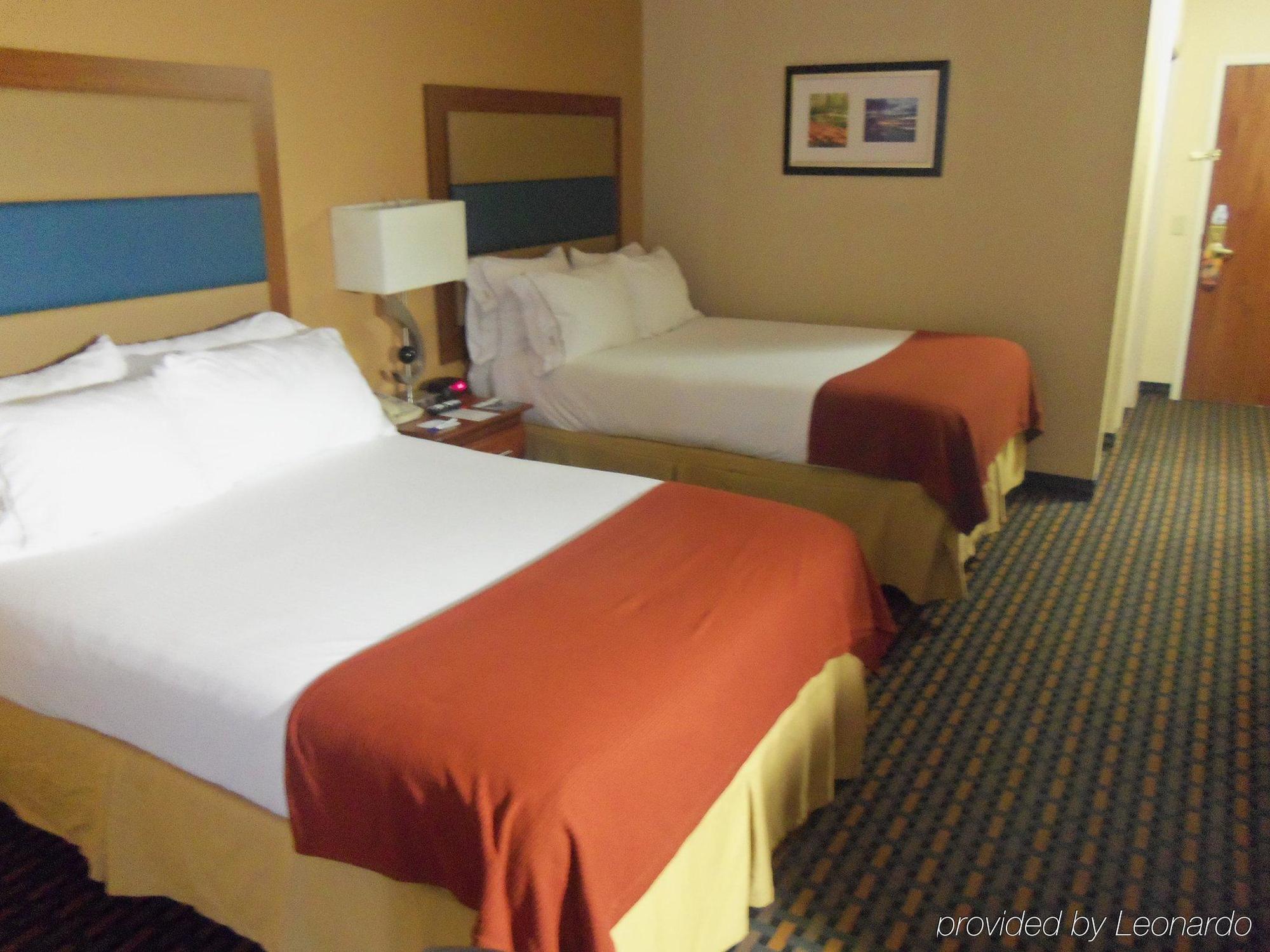 Holiday Inn Express Hotel & Suites Sanford By Ihg Exterior photo